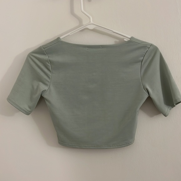 Mint green crop top - Picture 3 of 3